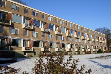 Twaalf na oorlogse gebouwen in Enschede