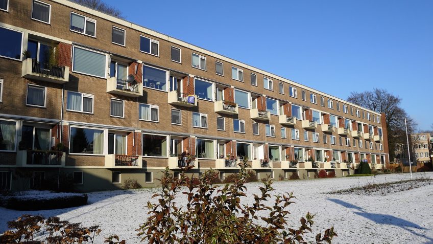 Twaalf na oorlogse gebouwen in Enschede